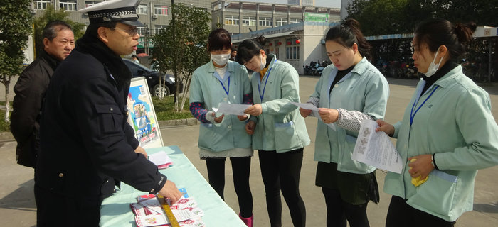 刘潭服装安全和健康教育，解决因地铁施工带来的出行不便问题