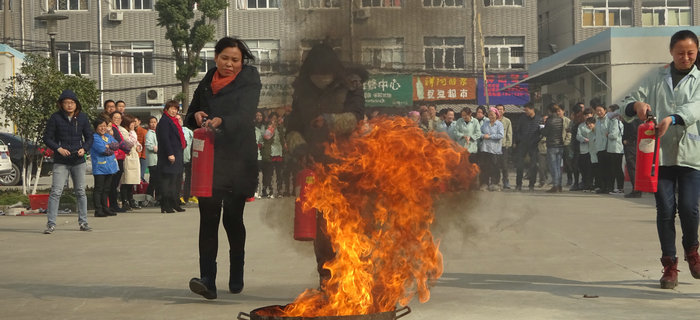 刘潭服装圆满举办十六届二次职工消防运动会