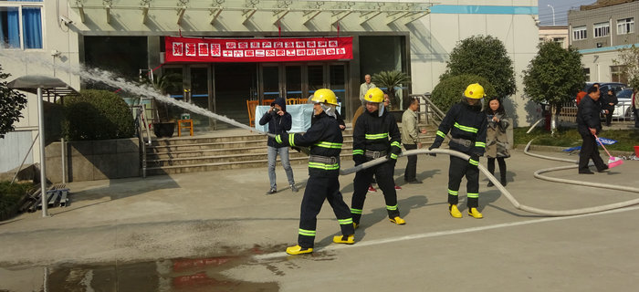 刘潭服装圆满举办十六届二次职工消防运动会