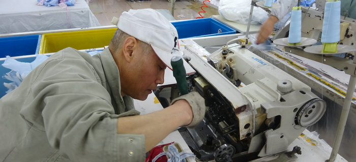 刘潭服装服装车间进行机械“大保养”，过干净安全的新年