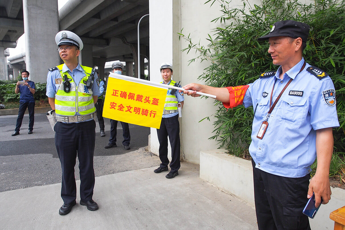 刘潭服装交通安全