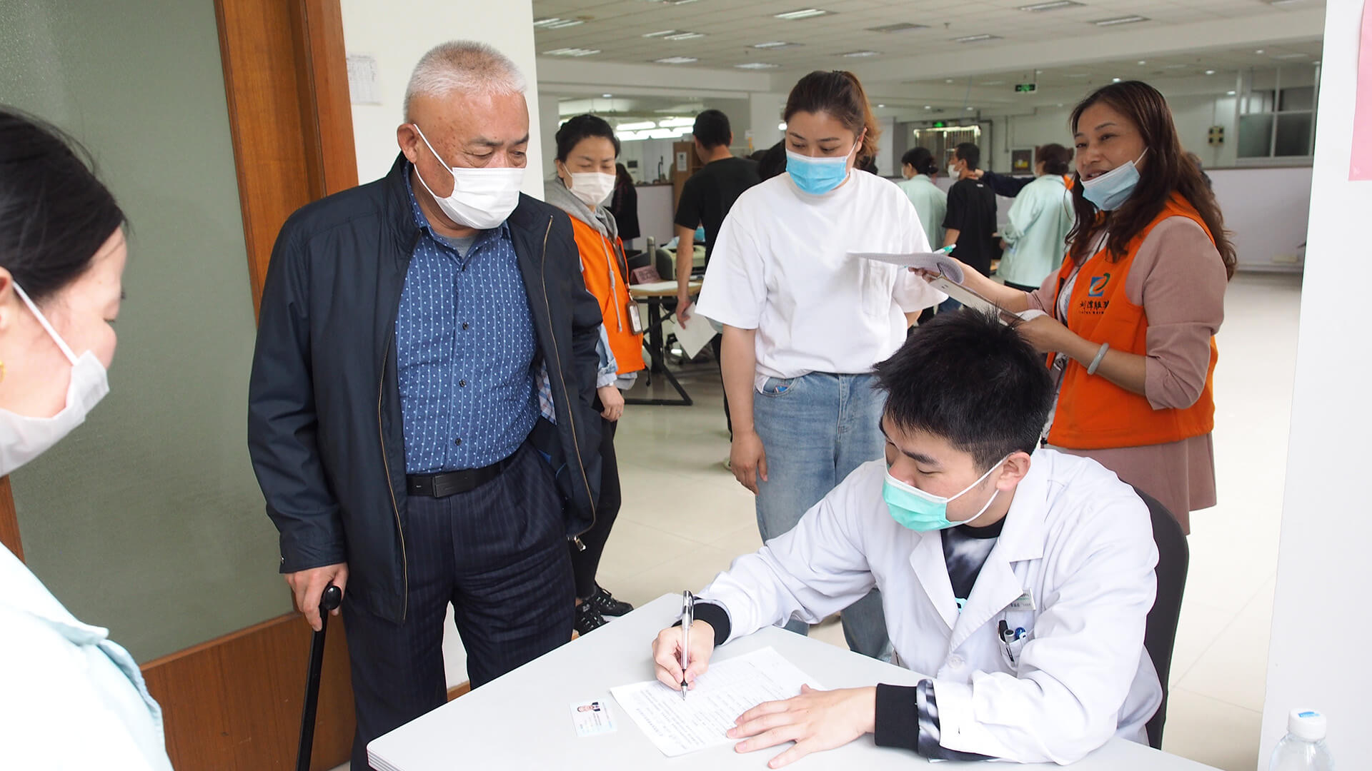 刘潭服装厂接种新冠疫苗