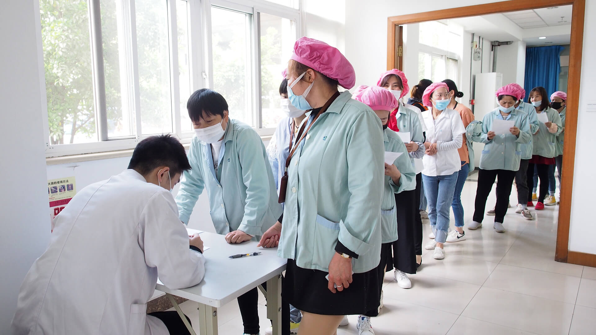 刘潭服装厂接种新冠疫苗