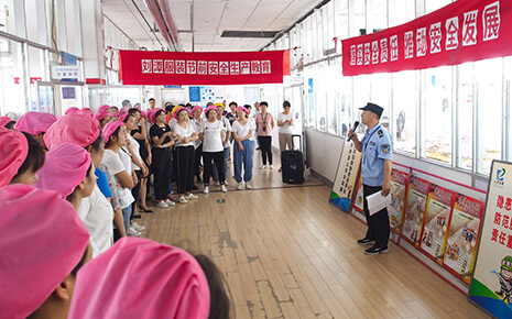 刘潭服装厂掀起“安全生产月”宣传热潮