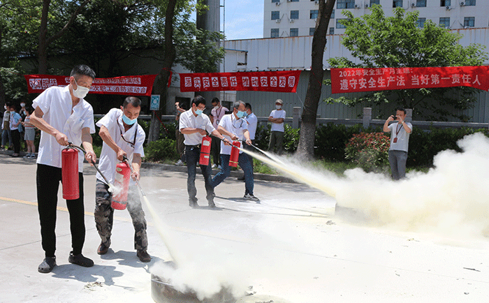 筑牢刘潭服装厂安全生产防线