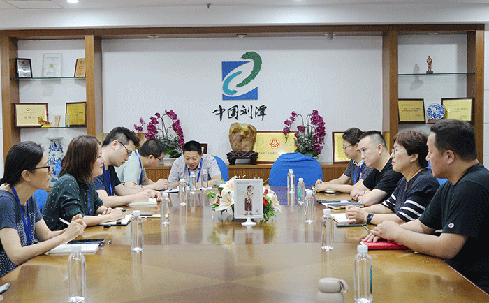 市领导莅临刘潭服装厂调研指导