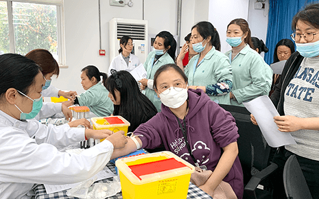 刘潭服装组织职工进行免费体检