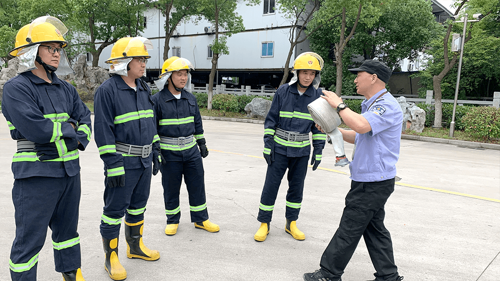 刘潭服装开展微型消防站消防演练