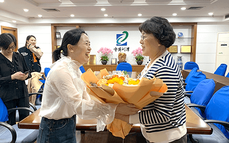刘潭服装：热烈欢迎街道组织委员来访