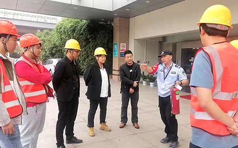 刘潭服装对外来施工人员进行安全操作培训