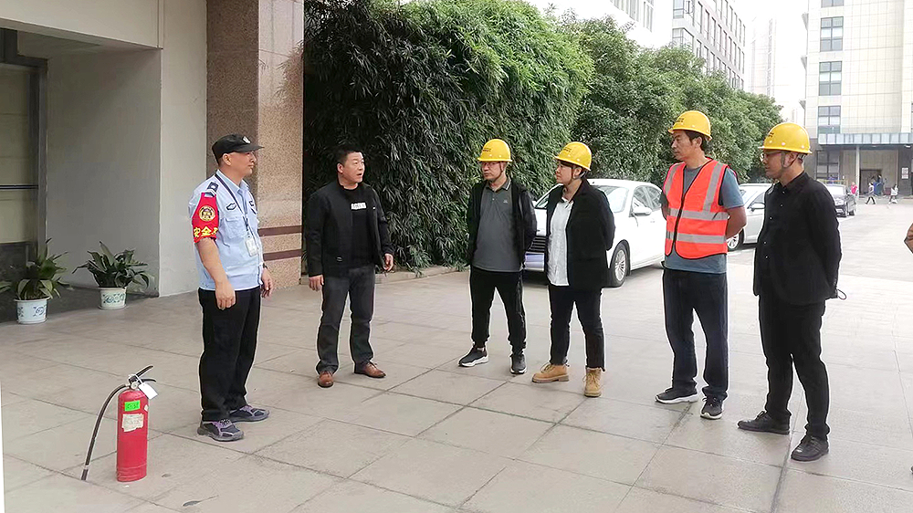 刘潭服装对外来施工人员进行安全操作培训