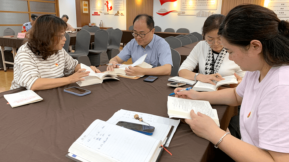 刘潭服装开展主题党日学习活动