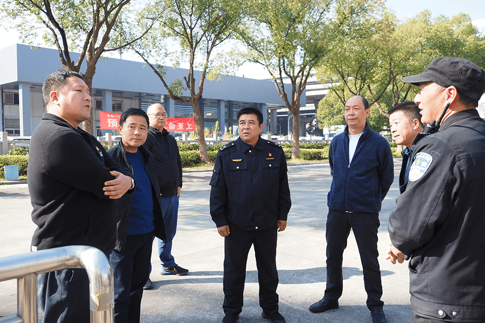 区领导带队到刘潭服装开展消防安全专项检查