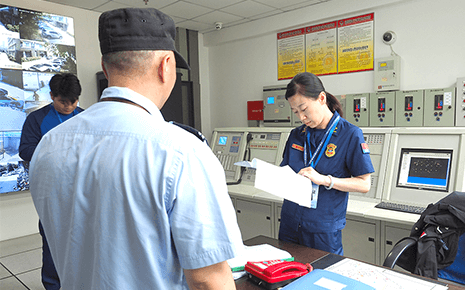 区消防大队到刘潭服装进行“双随机”消防安全检查