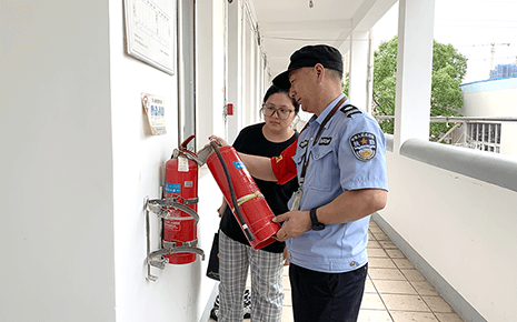 安全家园你我共建——刘潭服装开展宿舍安全检查
