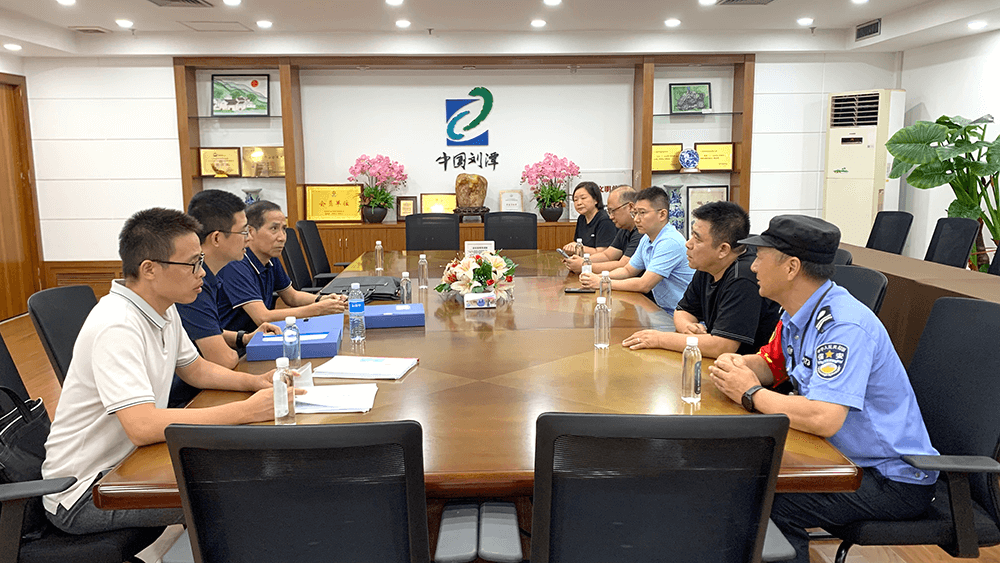 市安全生产督导组到刘潭服装进行安全检查