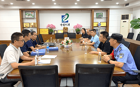 市安全生产督导组到刘潭服装进行安全检查