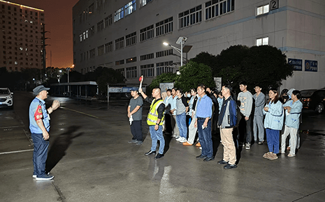 刘潭服装开展夜间宿舍楼应急逃生演练