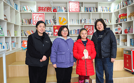 刘潭服装：温情慰问送春风，困境儿童笑颜开