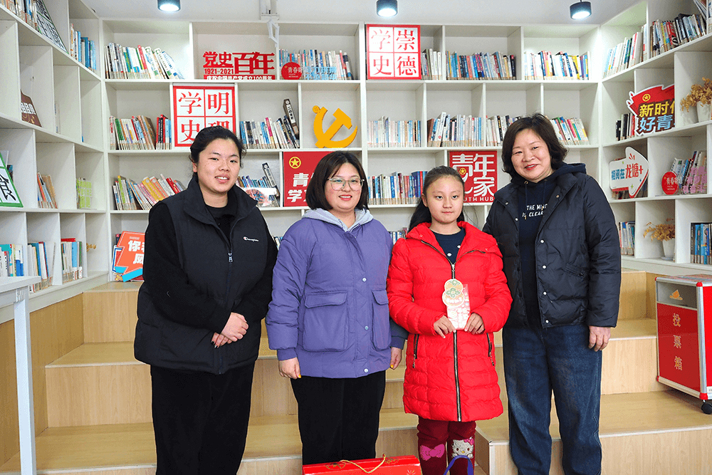 刘潭服装：温情慰问送春风，困境儿童笑颜开