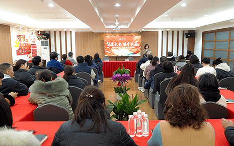智造未来，携手共赢！刘潭服装举行2025年绩效签约仪式