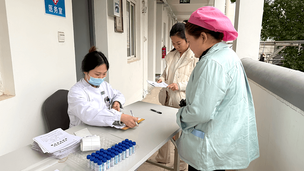 刘潭服装：暖心两癌筛查，情系员工健康