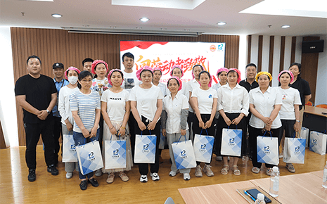 暖心座谈优秀员工：刘潭服装传递关怀致敬劳动者