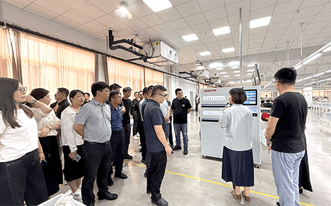 热烈欢迎：锡山区纺织服装企业领导到刘潭服装开展沙龙活动