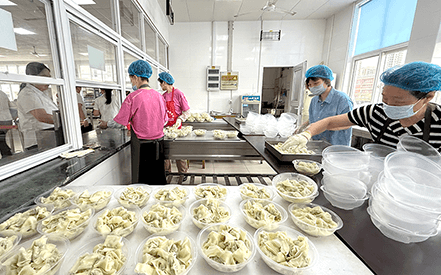 夏至馄饨飘香，刘潭服装温情暖人心