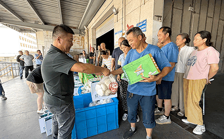 刘潭服装：夏日送清凉 关怀沁人心