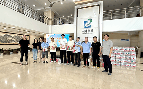 清凉沁基层 关怀润心田——黄巷街道总工会到刘潭服装开展夏送清凉活动