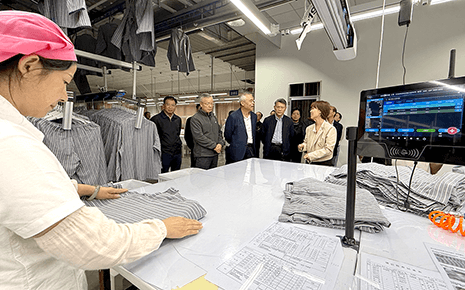 热烈欢迎广西政协考察团莅临刘潭服装,见证智能风采 热烈欢迎广西政协考察团莅临刘潭服装,见证智能风采