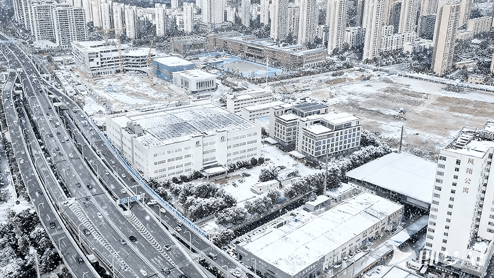 刘潭服装：瑞雪映照下的智能制造新景