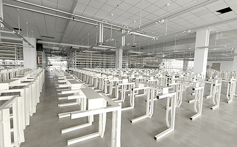 刘潭服装数智化升级:新车间改造稳步推进 刘潭服装数智化升级:新车间改造稳步推进