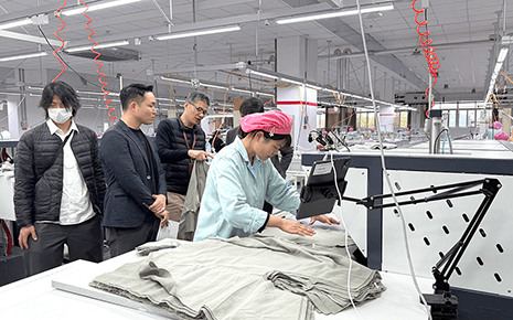 刘潭服装迎日本客户到访考察:智能生产获认可 刘潭服装迎日本客户到访考察:智能生产获认可