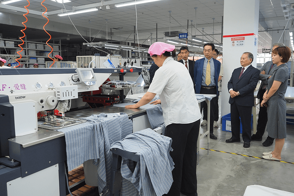 重要合作伙伴莅临刘潭服装参观考察
