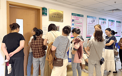 关爱女性健康 守护美丽人生——刘潭服装组织开展“两癌”筛查活动