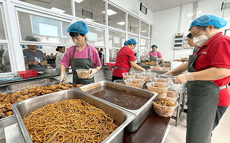 温情庆华诞 同心启新程|刘潭服装组织员工吃面庆七一 温情庆华诞 同心启新程|刘潭服装组织员工吃面庆七一