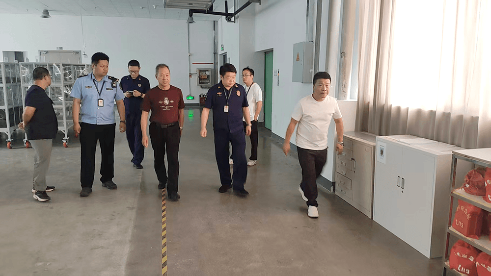 梁溪消防大队莅临刘潭服装开展消防安全专项检查
