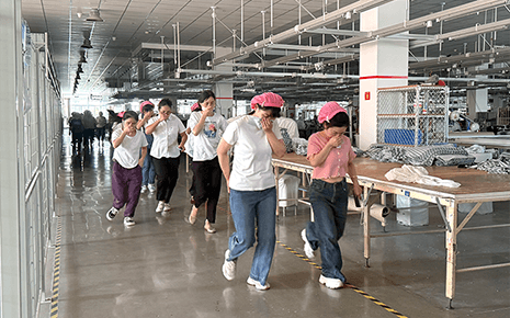 以练筑防 安全同行｜刘潭服装开展车间应急逃生演练